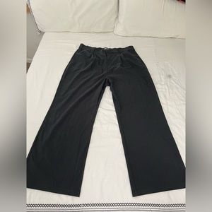 New with tag Abercrombie dress pants. XL long. A charcoal gray color.